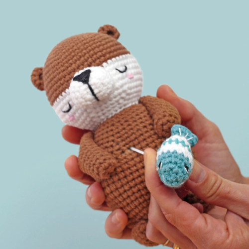 Kit crochet Amigurumi Graine Créative - Loutre musicale