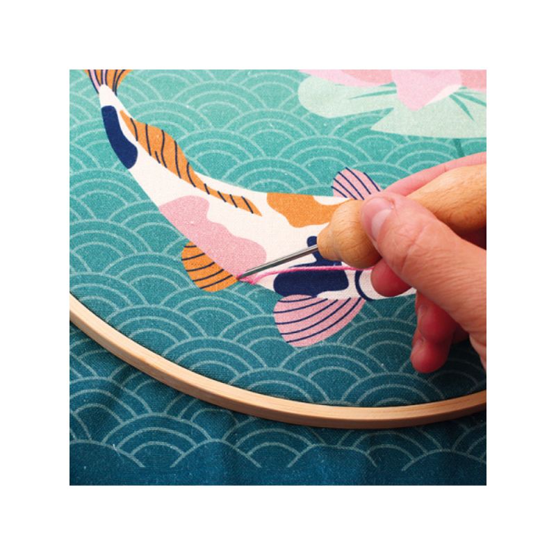 Kit déco DIY facile punch needle carpe Koï - Graine Creative