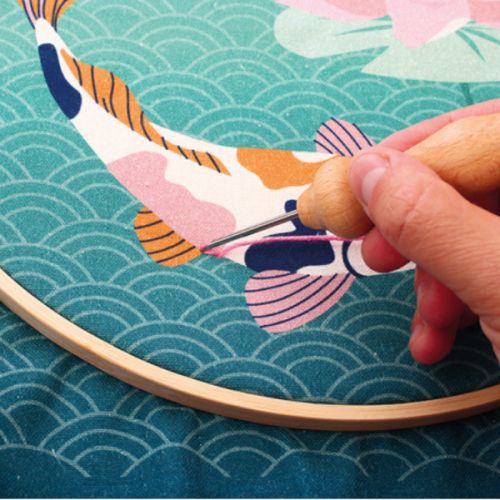Kit déco DIY facile punch needle carpe Koï - Graine Creative