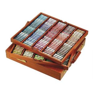 Coffret bois de luxe de pastels à l'écu. 