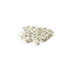 Perles nacrées "grain de riz". 
Couleurs : blanc, chocolat, kaki