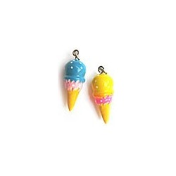 Pendentif plastique - Cornet à glace