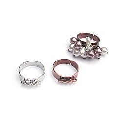 Support de bague avec anneau ajustable à la taille de votre doigt.