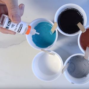Mélange de l'huile de silicone avec couleurs