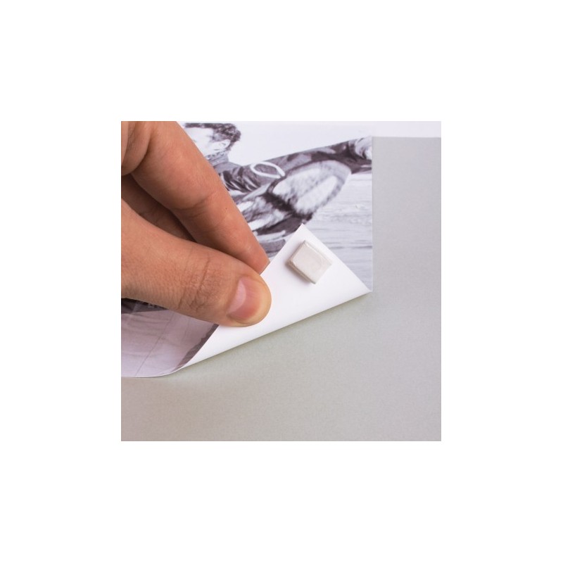 Pâte adhésive blanche pour accrocher vos posters et affiches - Apli
