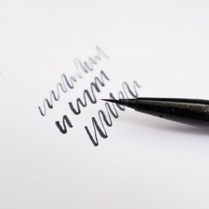 Ecriture avec le feutre pinceau Brush Sign Pen, Pointe ultra fine - Noir