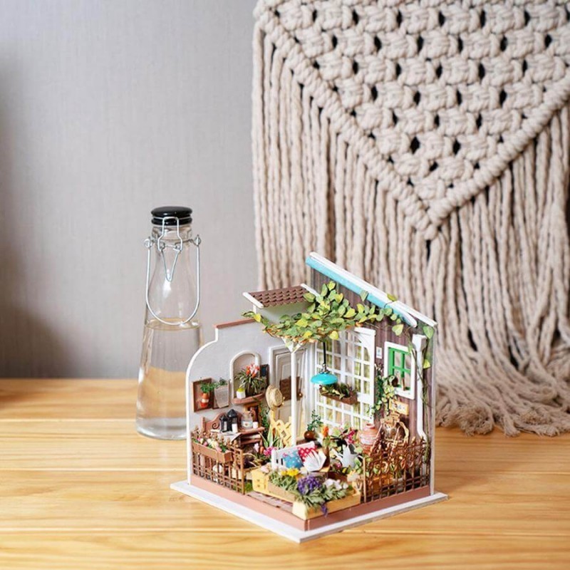 Miller's flower house DG108